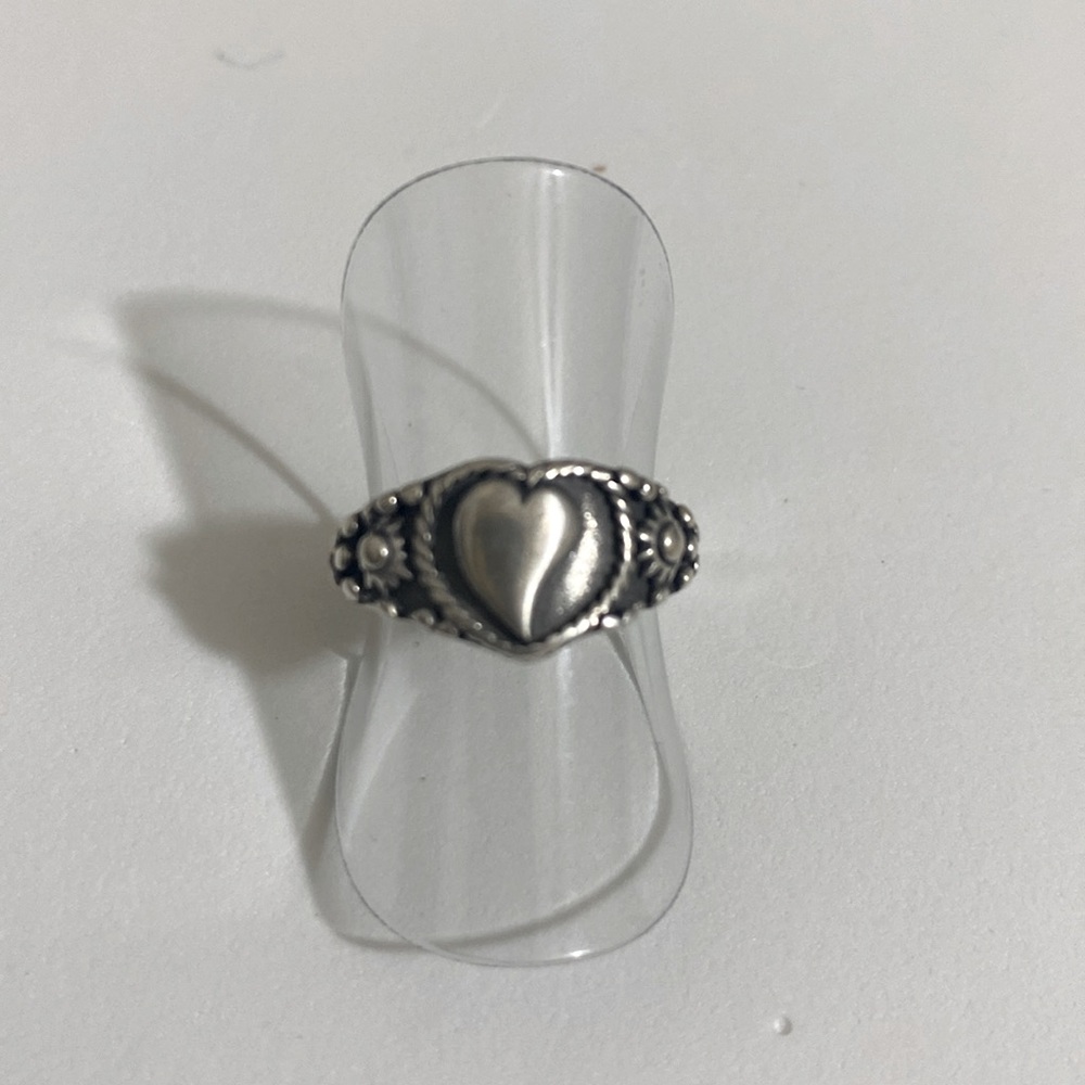 925 Sterling Silver Heart Design Ring Size 5.5